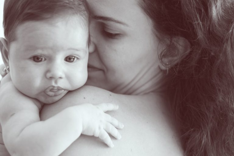 Cómo conseguir que una madre adoptiva pueda dar el pecho